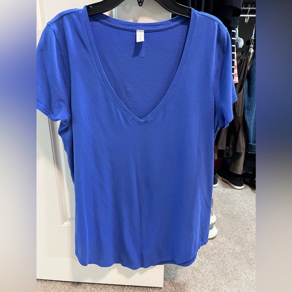 SOLD!! Lululemon Love Tee V Neck Blue Sz 6